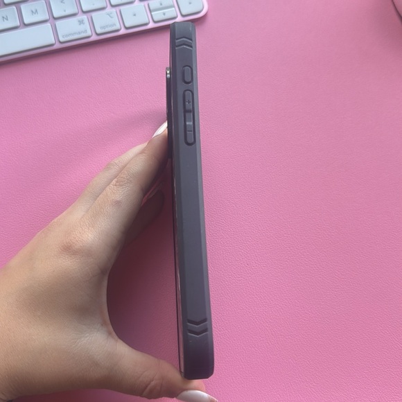 iPhone 16 Pro Max MagSafe phone case - Picture 3 of 5